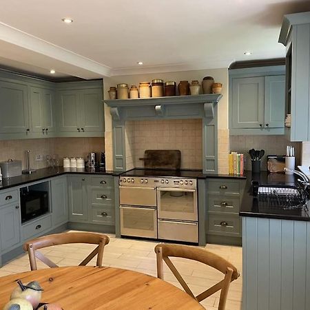 Holly Cottage, 2, Northbrook Park, Farnham-Up To 6 Adults 외부 사진