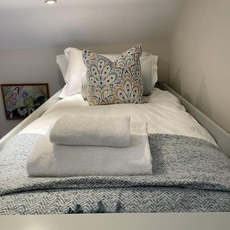 Holly Cottage, 2, Northbrook Park, Farnham-Up To 6 Adults 외부 사진