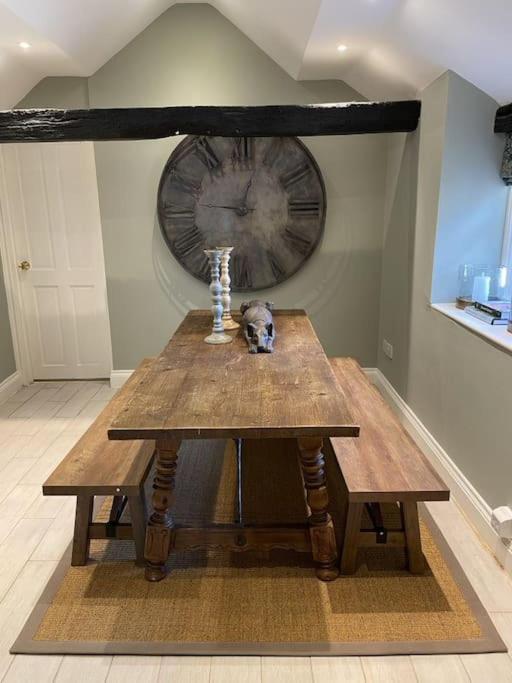 Holly Cottage, 2, Northbrook Park, Farnham-Up To 6 Adults 외부 사진