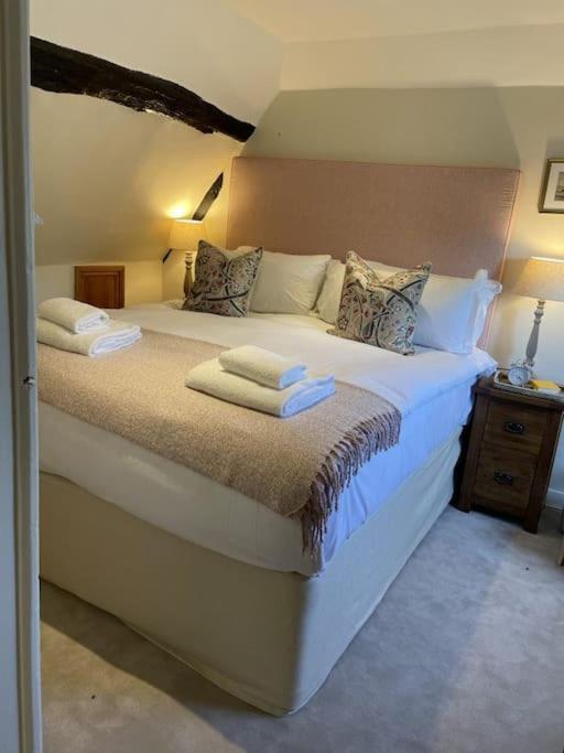 Holly Cottage, 2, Northbrook Park, Farnham-Up To 6 Adults 외부 사진