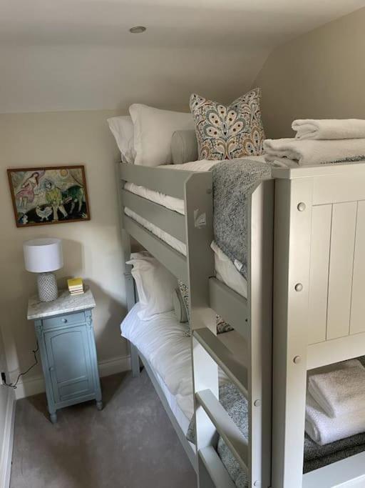 Holly Cottage, 2, Northbrook Park, Farnham-Up To 6 Adults 외부 사진