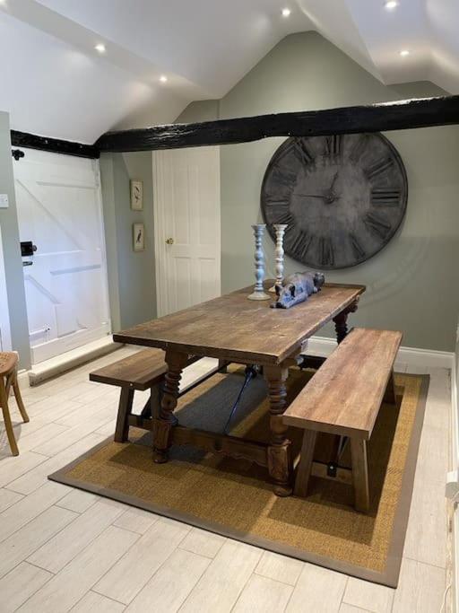 Holly Cottage, 2, Northbrook Park, Farnham-Up To 6 Adults 외부 사진