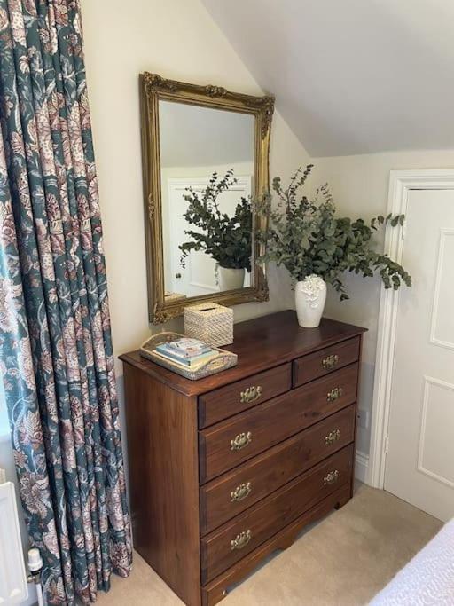 Holly Cottage, 2, Northbrook Park, Farnham-Up To 6 Adults 외부 사진