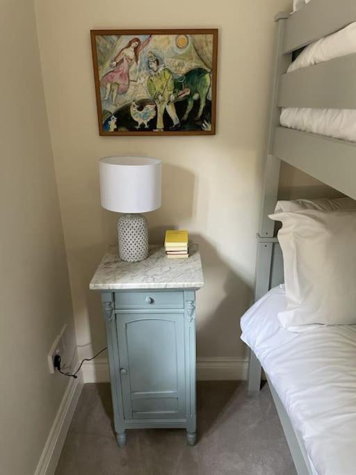 Holly Cottage, 2, Northbrook Park, Farnham-Up To 6 Adults 외부 사진