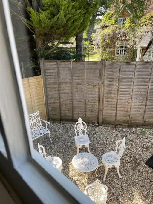 Holly Cottage, 2, Northbrook Park, Farnham-Up To 6 Adults 외부 사진