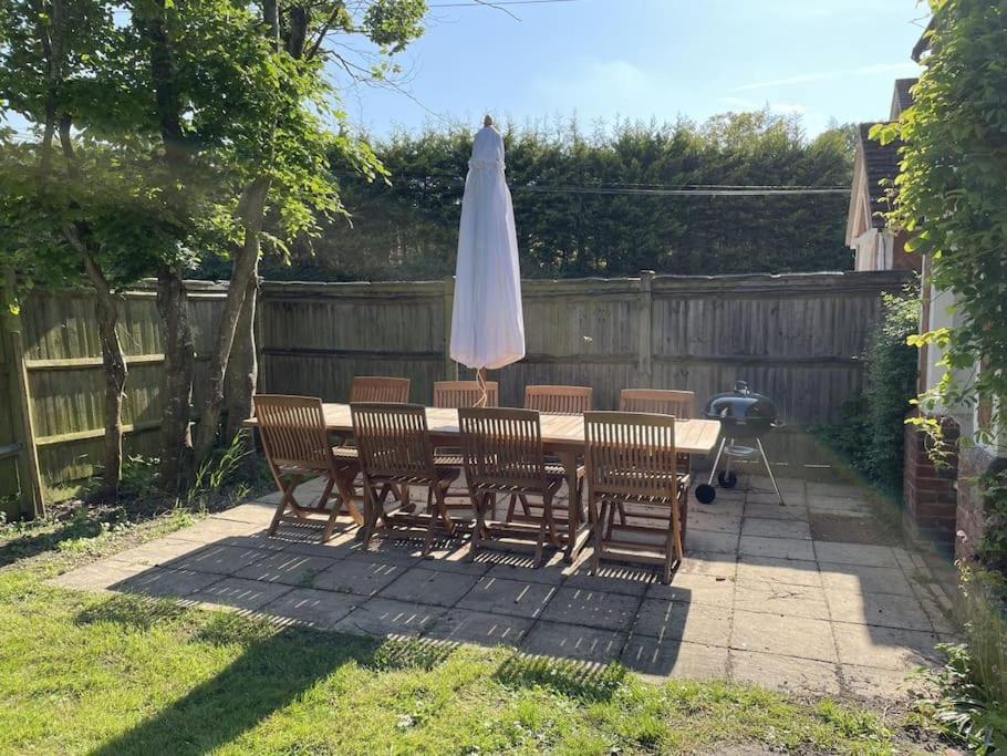 Holly Cottage, 2, Northbrook Park, Farnham-Up To 6 Adults 외부 사진